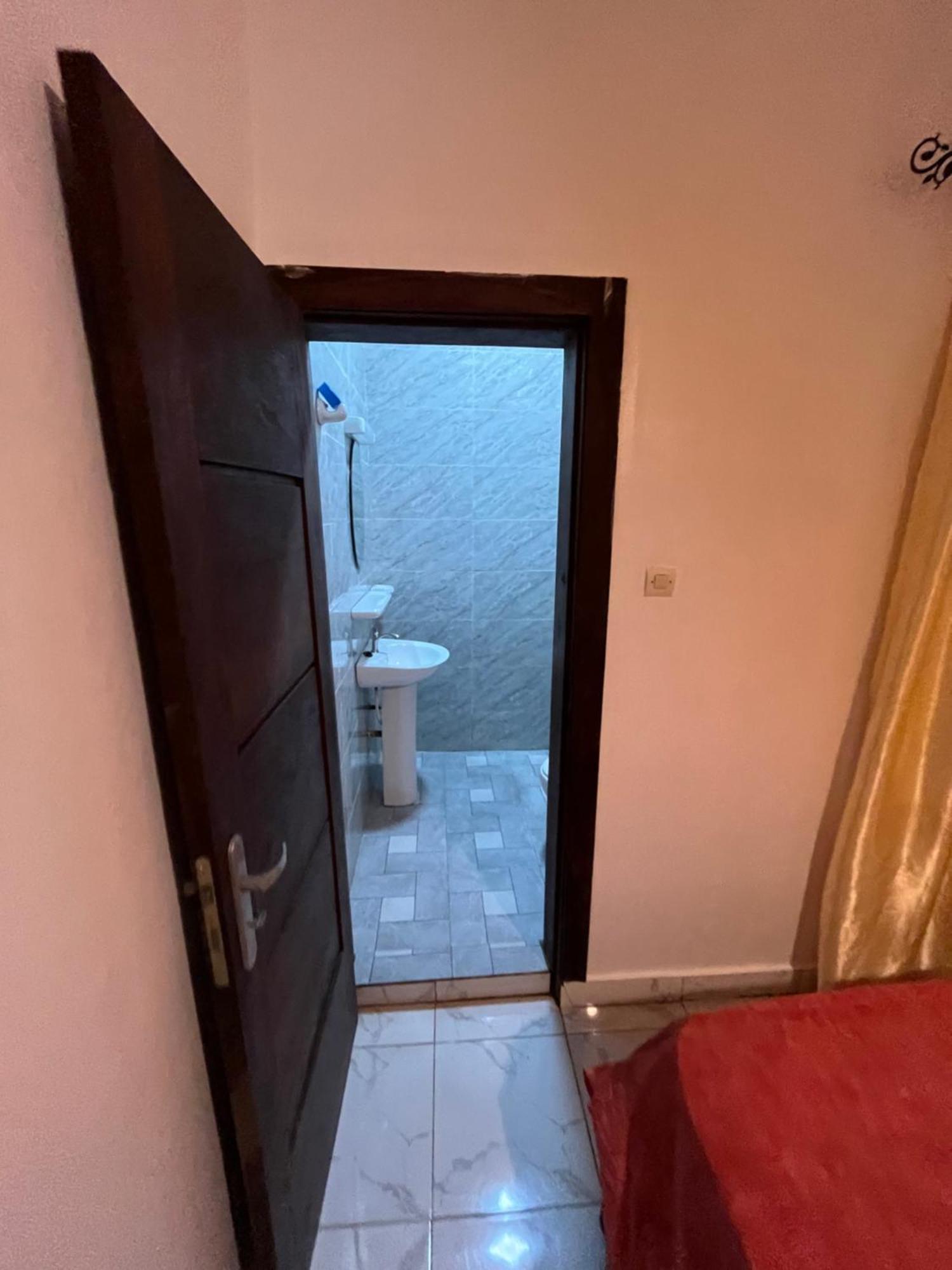 Shortlets In Cotonou Apartment Ngoại thất bức ảnh