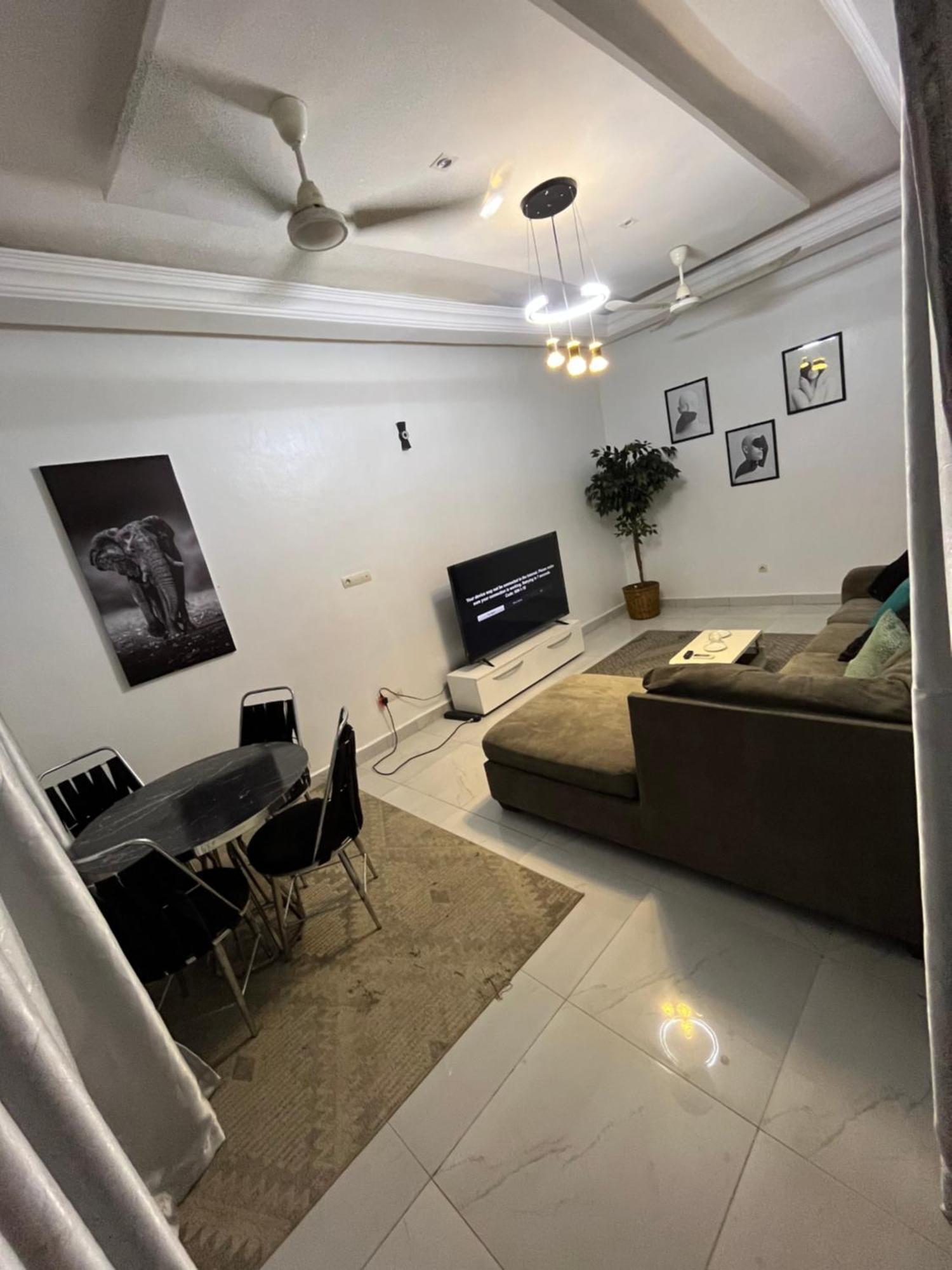 Shortlets In Cotonou Apartment Ngoại thất bức ảnh